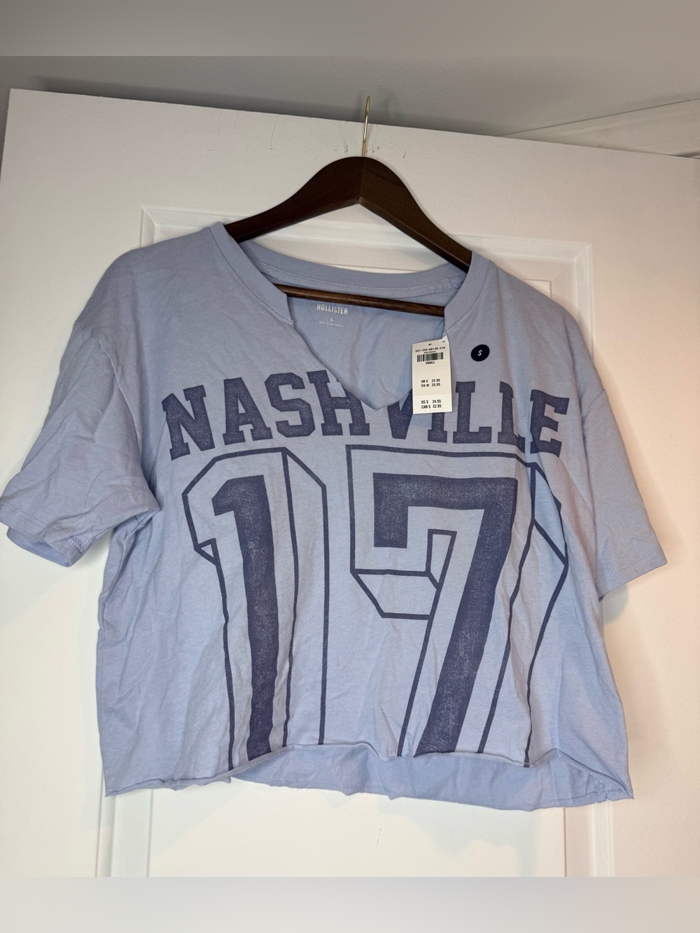 Hollister 'Nashville 17' Light Blue Cropped Tee NWT